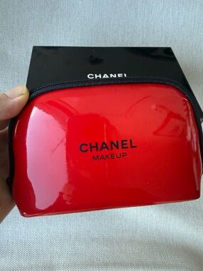 CHANEL Rare Red Maquillage Cosmetic Pouch